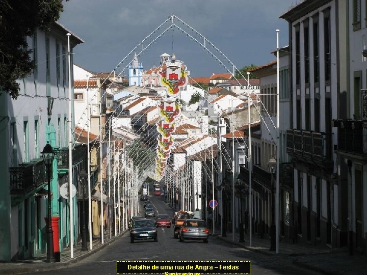 Detalhe de uma rua de Angra – Festas 