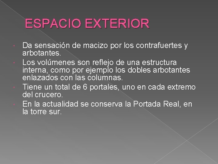 ESPACIO EXTERIOR Da sensación de macizo por los contrafuertes y arbotantes. Los volúmenes son