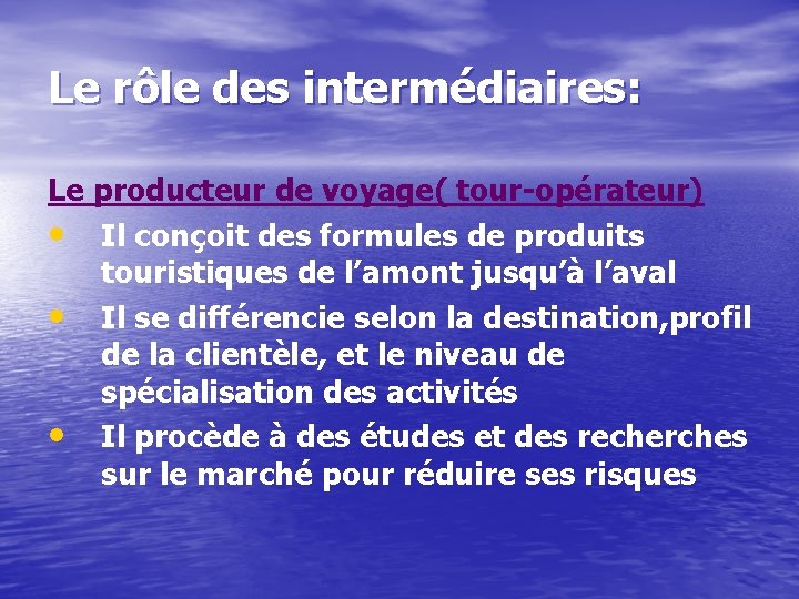 Le rôle des intermédiaires: Le producteur de voyage( tour-opérateur) • Il conçoit des formules