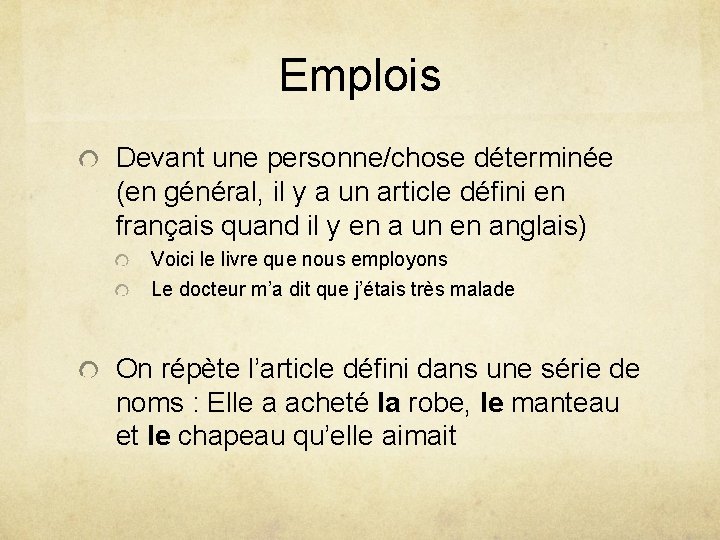 Emplois Devant une personne/chose déterminée (en général, il y a un article défini en