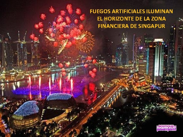 FUEGOS ARTIFICIALES ILUMINAN EL HORIZONTE DE LA ZONA FINANCIERA DE SINGAPUR 