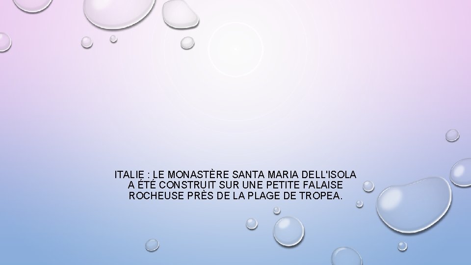 ITALIE : LE MONASTÈRE SANTA MARIA DELL'ISOLA A ÉTÉ CONSTRUIT SUR UNE PETITE FALAISE