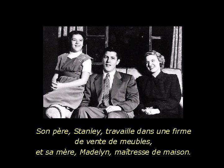 Son père, Stanley, travaille dans une firme de vente de meubles, et sa mère,