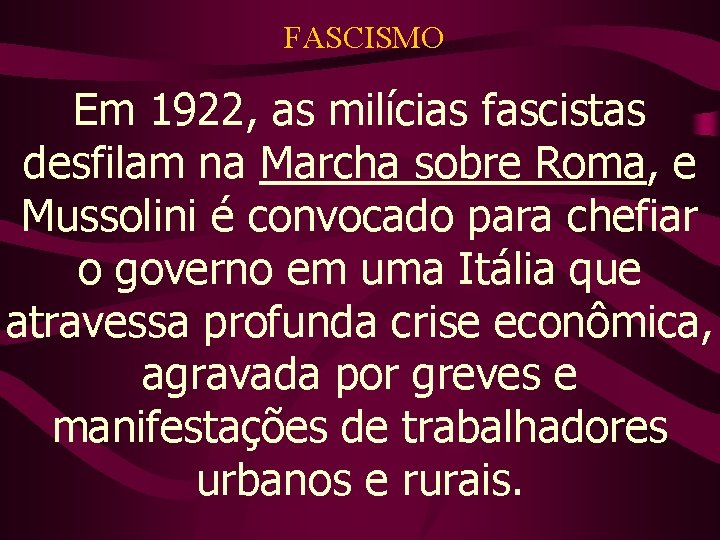 FASCISMO Em 1922, as milícias fascistas desfilam na Marcha sobre Roma, e Mussolini é