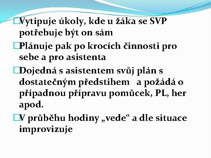 �Vytipuje úkoly, kde u žáka se SVP potřebuje být on sám �Plánuje pak po