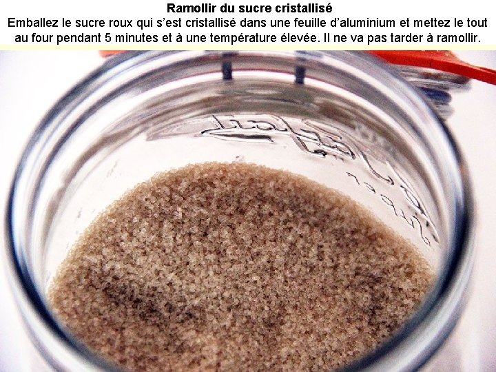 Ramollir du sucre cristallisé Emballez le sucre roux qui s’est cristallisé dans une feuille