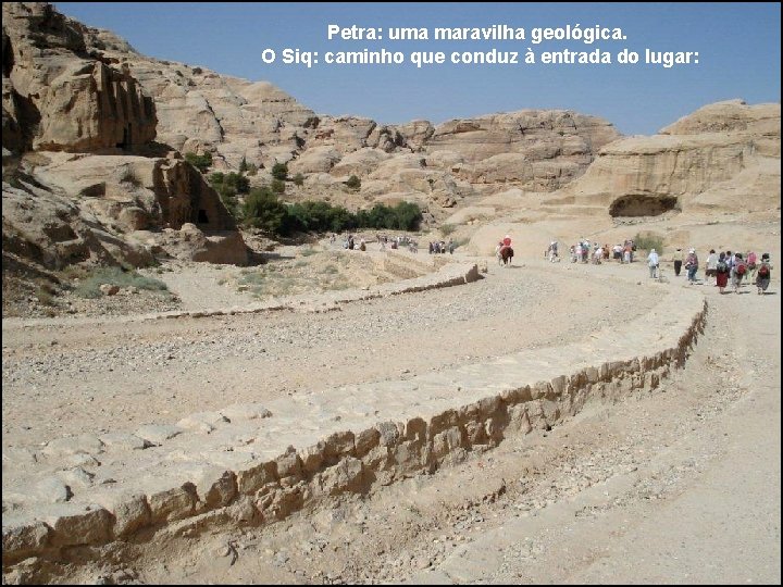 Petra: uma maravilha geológica. O Siq: caminho que conduz à entrada do lugar: 