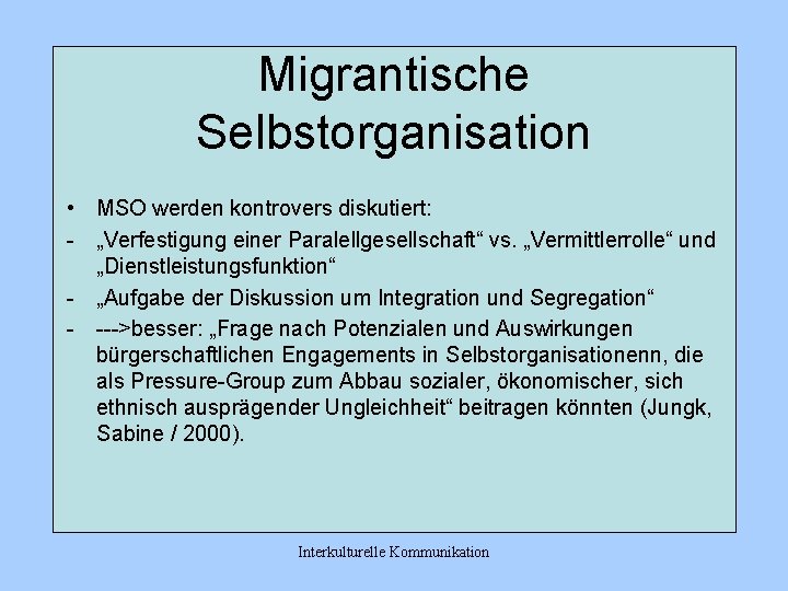 Migrantische Selbstorganisation • MSO werden kontrovers diskutiert: - „Verfestigung einer Paralellgesellschaft“ vs. „Vermittlerrolle“ und