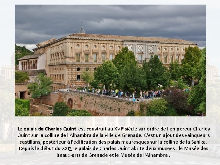 Le palais de Charles Quint est construit au XVIe siècle sur ordre de l'empereur