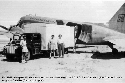 En 1949, chargement de carcasses de moutons dans un DC-3 à Paul-Cazelles (Aïn-Oussera) chez