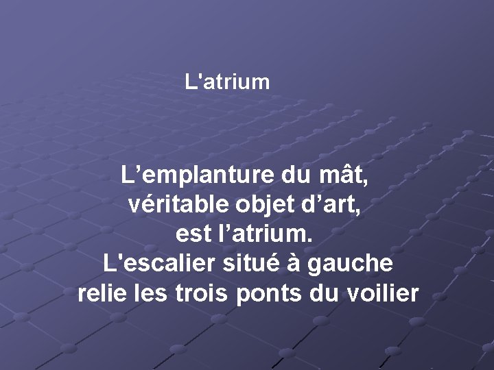 L'atrium L’emplanture du mât, véritable objet d’art, est l’atrium. L'escalier situé à gauche relie