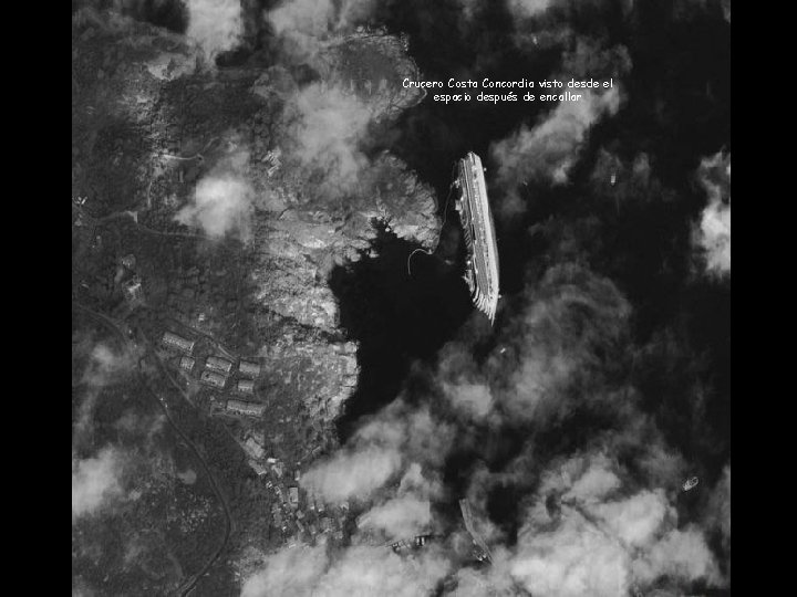 Crucero Costa Concordia visto desde el espacio después de encallar 
