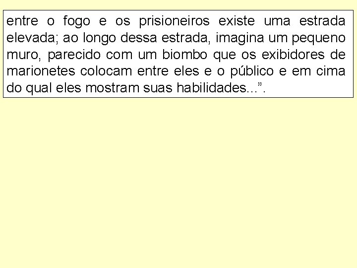 entre o fogo e os prisioneiros existe uma estrada elevada; ao longo dessa estrada,