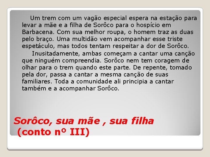 Um trem com um vagão especial espera na estação para levar a mãe e