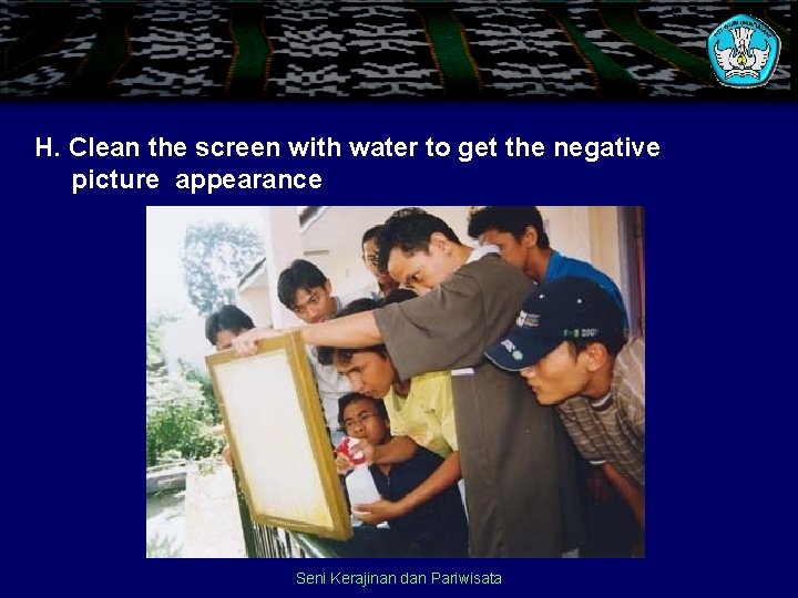 H. Clean the screen with water to get the negative picture appearance Seni Kerajinan H. Clean the screen with water to get the negative picture appearance Seni Kerajinan
