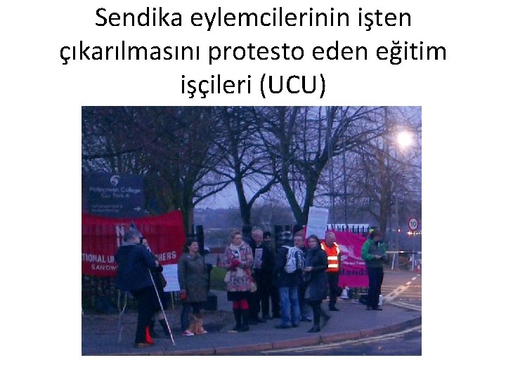 Sendika eylemcilerinin işten çıkarılmasını protesto eden eğitim işçileri (UCU) 