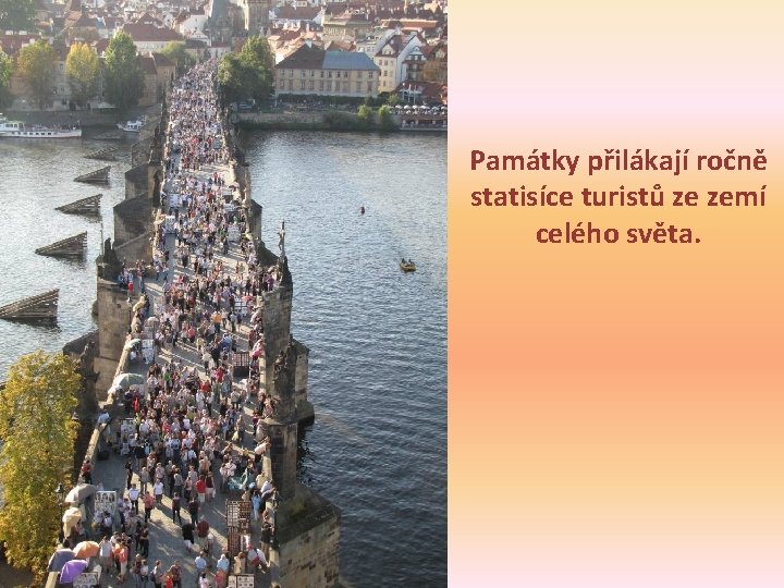 Památky přilákají ročně statisíce turistů ze zemí celého světa. 