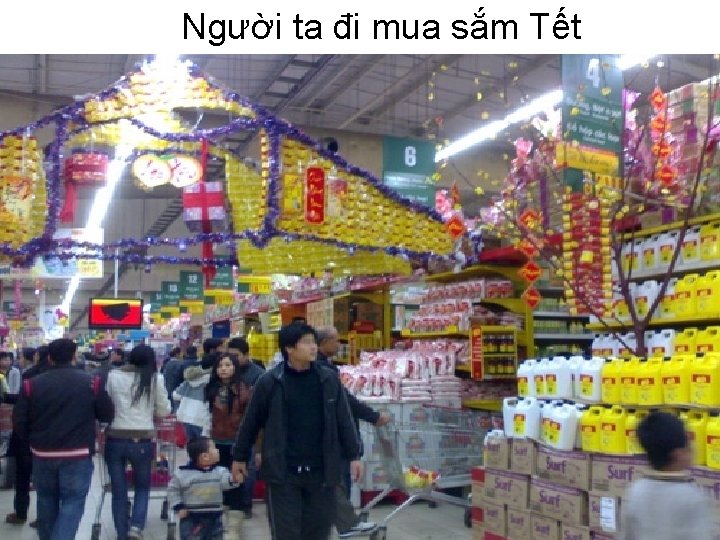 Người ta đi mua sắm Tết 