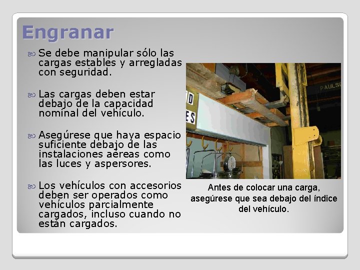 Engranar Se debe manipular sólo las cargas estables y arregladas con seguridad. Las cargas