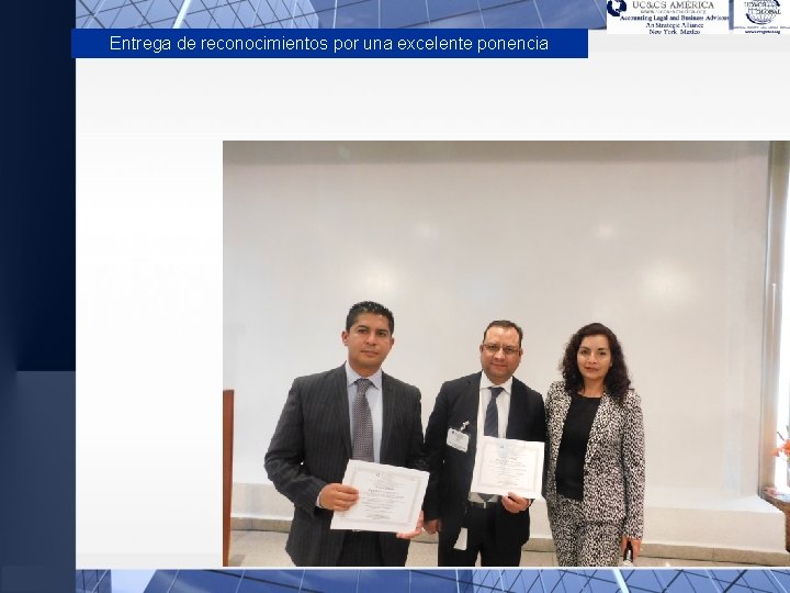 Entrega de reconocimientos por una excelente ponencia 