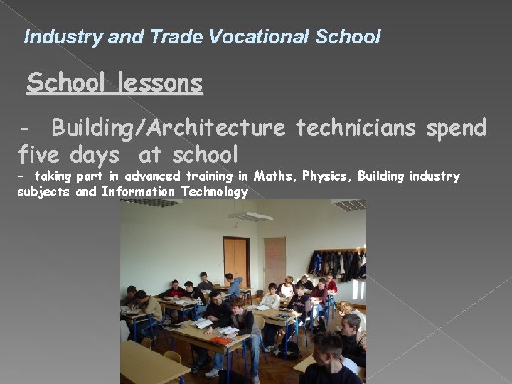 Industry and Trade Vocational School lessons - Building/Architecture technicians spend five days at school