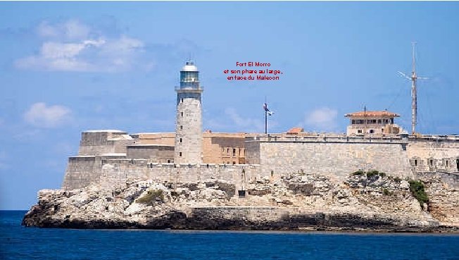 Fort El Morro et son phare au large, en face du Malecon 