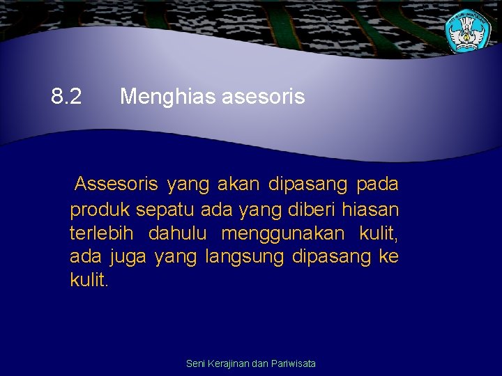 8. 2 Menghias asesoris Assesoris yang akan dipasang pada produk sepatu ada yang diberi