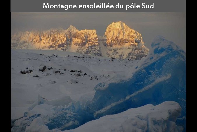 Montagne ensoleillée du pôle Sud 