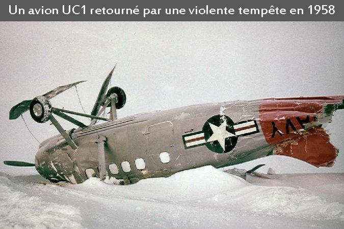 Un avion UC 1 retourné par une violente tempête en 1958 