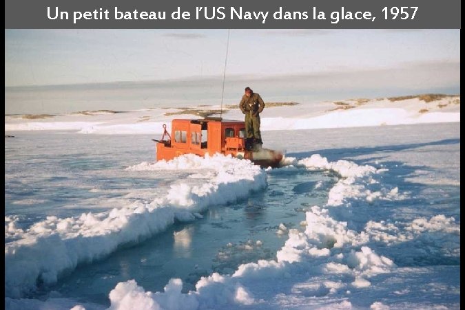 Un petit bateau de l’US Navy dans la glace, 1957 