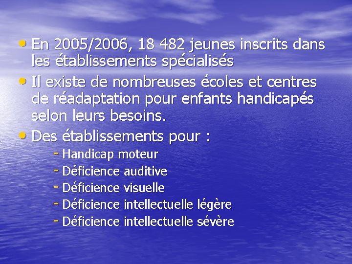  • En 2005/2006, 18 482 jeunes inscrits dans les établissements spécialisés • Il