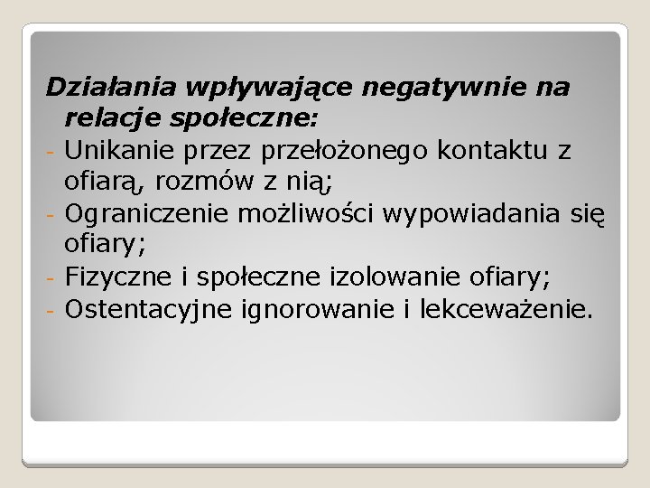 Działania wpływające negatywnie na relacje społeczne: - Unikanie przez przełożonego kontaktu z ofiarą, rozmów