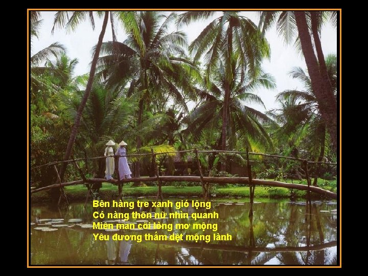 Bên hàng tre xanh gió lộng Có nàng thôn nữ nhìn quanh Miên man