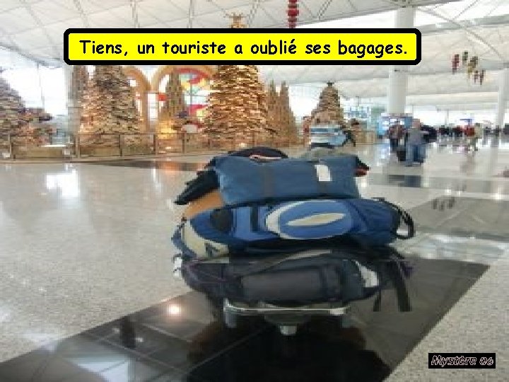 Tiens, un touriste a oublié ses bagages. 