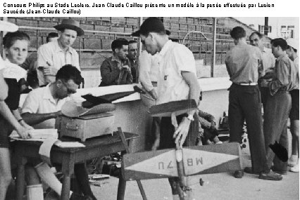 Concours Philips au Stade Leclerc, Jean-Claude Caillou présente un modèle à la pesée effectuée