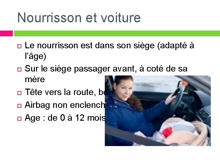 Nourrisson et voiture Le nourrisson est dans son siège (adapté à l’âge) Sur le