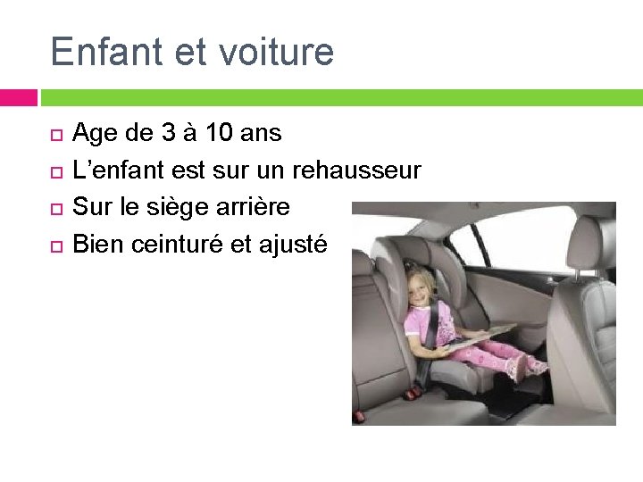 Enfant et voiture Age de 3 à 10 ans L’enfant est sur un rehausseur