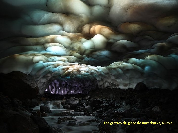 Les grottes de glace de Kamchatka, Russie 