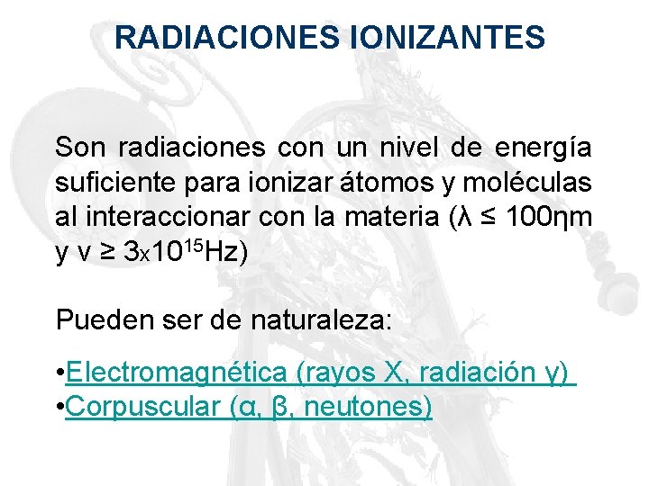 RADIACIONES IONIZANTES Son radiaciones con un nivel de energía suficiente para ionizar átomos y