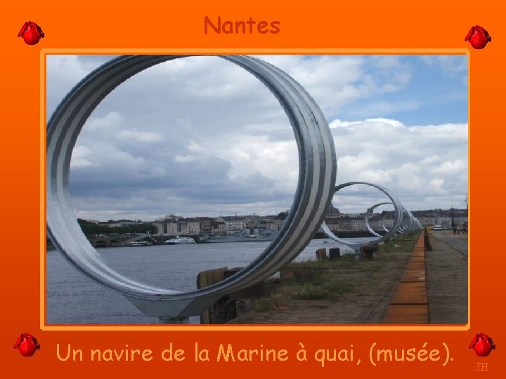 Nantes Un navire de la Marine à quai, (musée). JH 