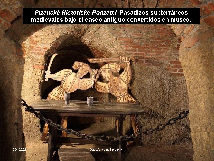 Plzenské Historické Podzemi. Pasadizos subterráneos medievales bajo el casco antiguo convertidos en museo. 29/12/2021