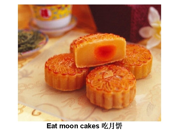 Eat moon cakes 吃月饼 