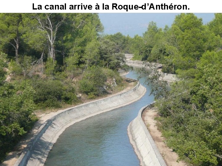 La canal arrive à la Roque-d’Anthéron. 