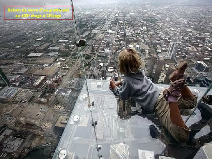 Balcon de verre d’un gratte-ciel au 103 e étage à Chicago 