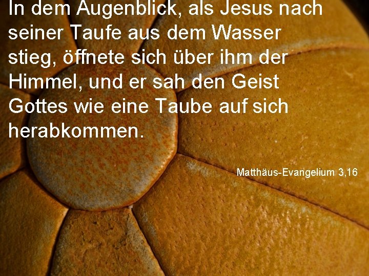 In dem Augenblick, als Jesus nach seiner Taufe aus dem Wasser stieg, öffnete sich