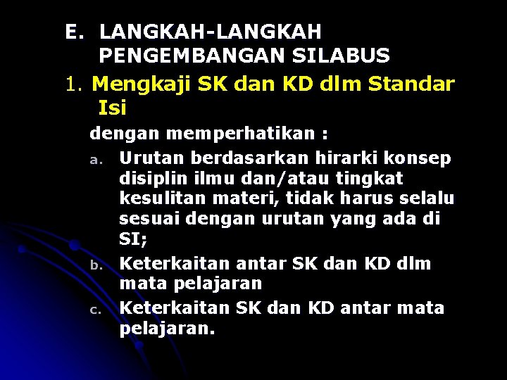 E. LANGKAH-LANGKAH PENGEMBANGAN SILABUS 1. Mengkaji SK dan KD dlm Standar Isi dengan memperhatikan