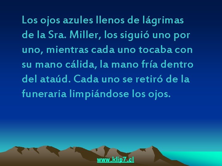 Los ojos azules llenos de lágrimas de la Sra. Miller, los siguió uno por