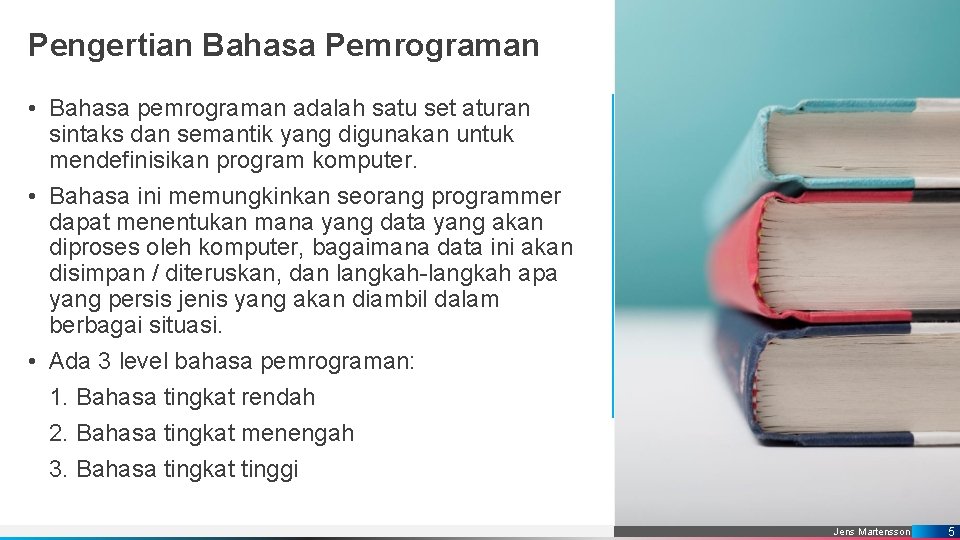 Pengertian Bahasa Pemrograman • Bahasa pemrograman adalah satu set aturan sintaks dan semantik yang