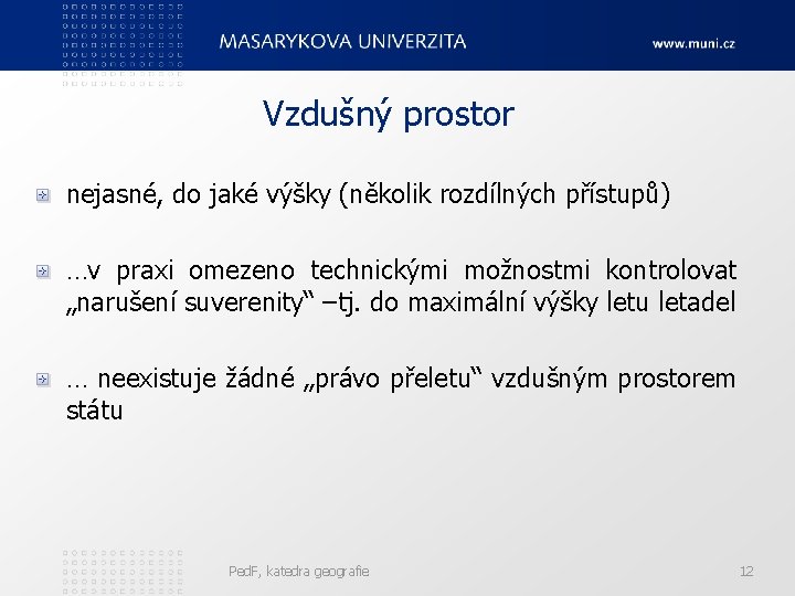 Vzdušný prostor nejasné, do jaké výšky (několik rozdílných přístupů) …v praxi omezeno technickými možnostmi