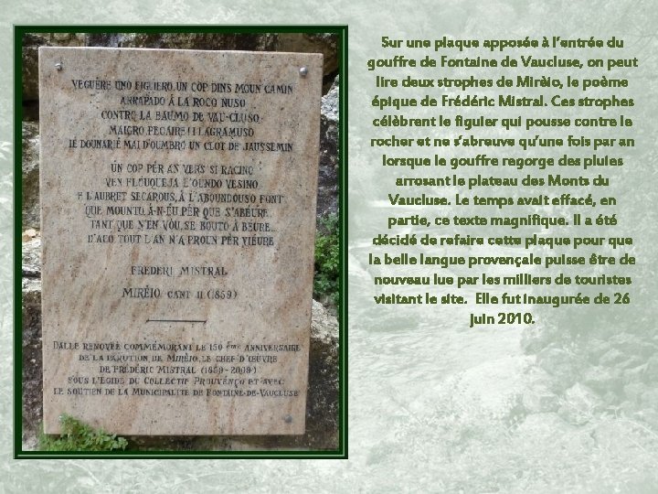 Sur une plaque apposée à l’entrée du gouffre de Fontaine de Vaucluse, on peut